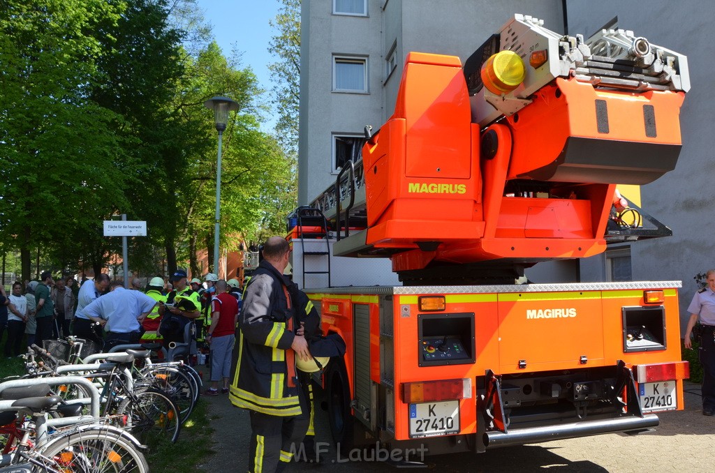 Feuer 2  Koeln Muelheim Clevischer Ring P054.JPG - Miklos Laubert